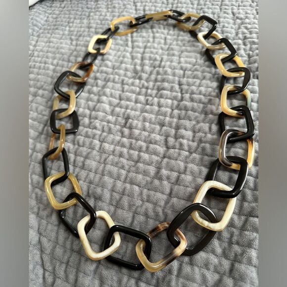 Elegant Black and Cream Chain Necklace
Chunky Horn Link Necklace – 15” - Picture 15 of 17